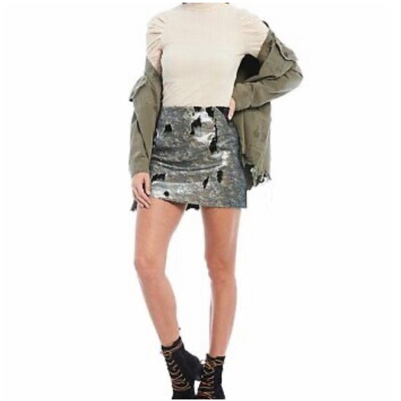 ShiMmEriNg SilVer MetAllic fl0rAl miNi - Picture 5 of 7